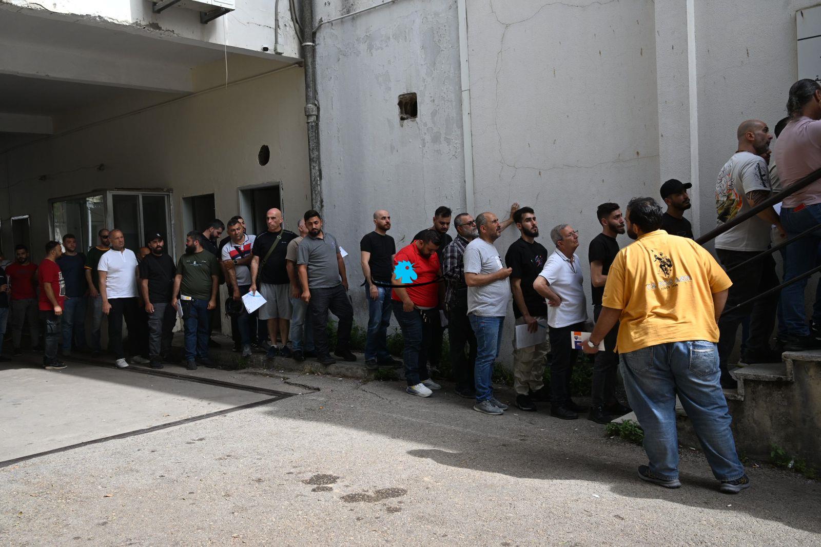 تراجع حركة إقامة الحواجز في بيروت وازدحام في مصلحة تسجيل السيارات (صور - فيديو)